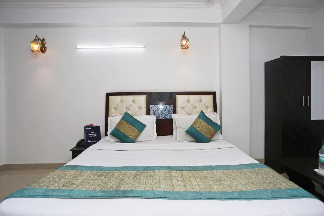 Oyo 8253 Golden Heights Hotel New Delhi Exterior foto