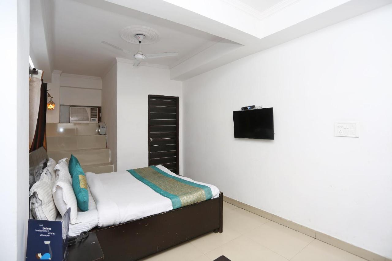 Oyo 8253 Golden Heights Hotel New Delhi Exterior foto