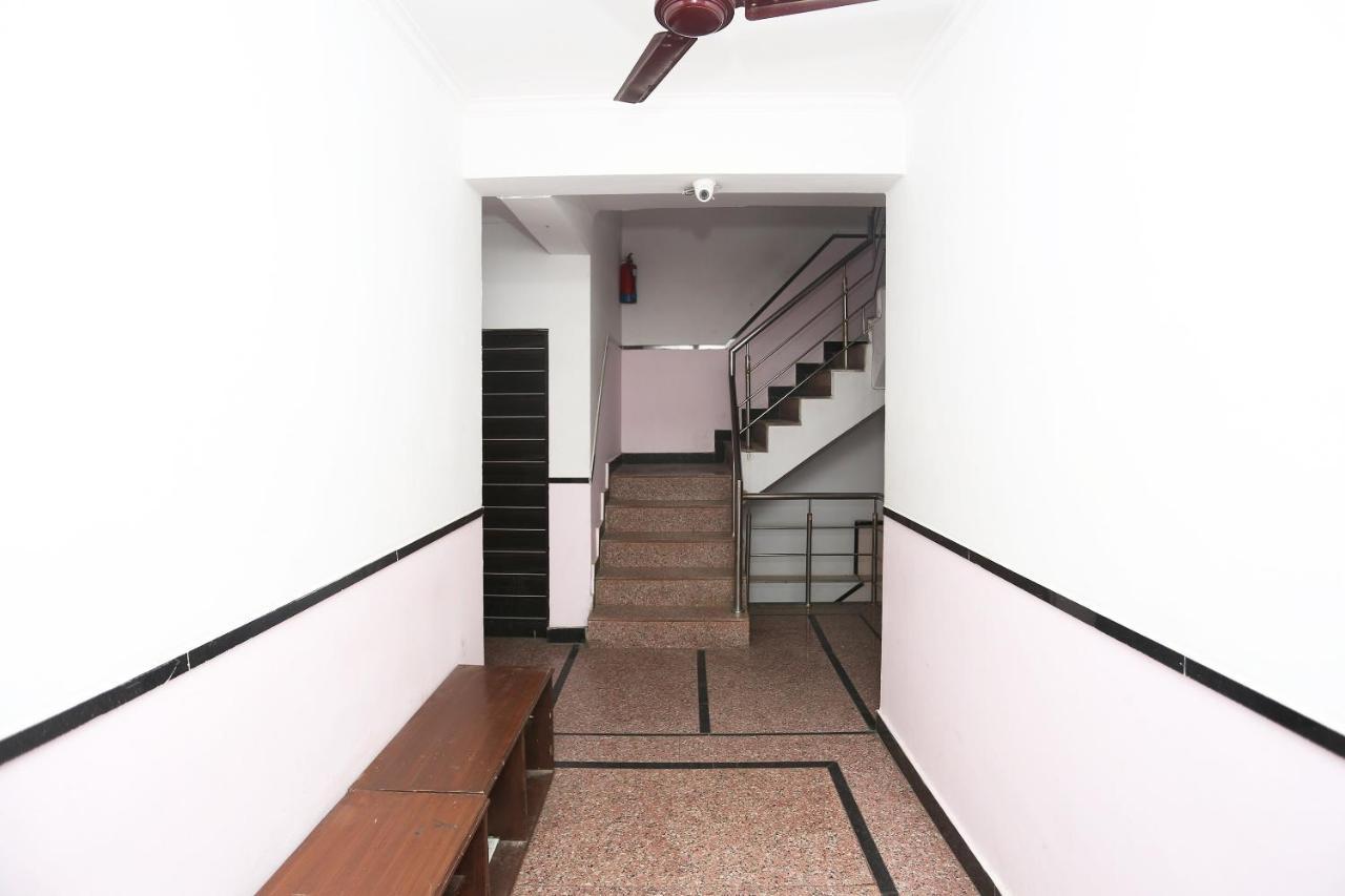 Oyo 8253 Golden Heights Hotel New Delhi Exterior foto