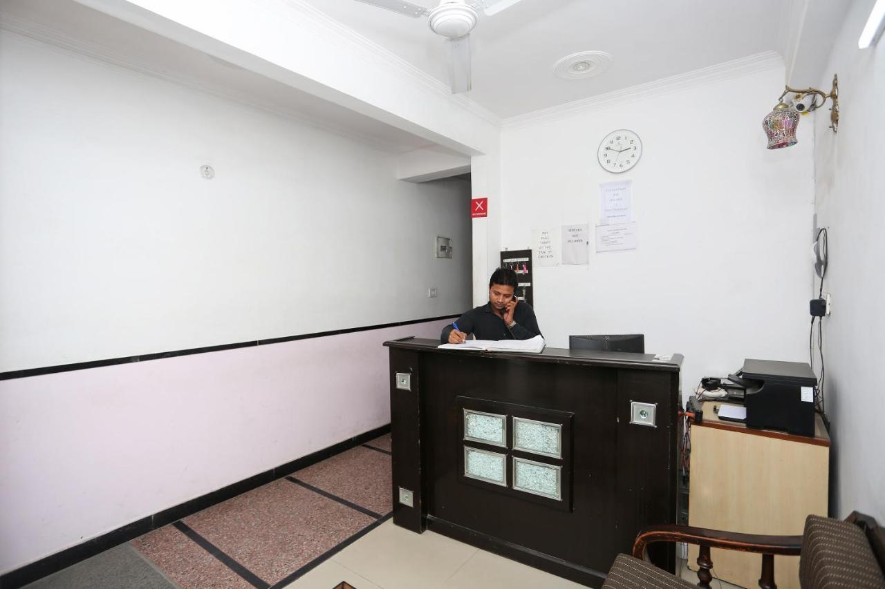 Oyo 8253 Golden Heights Hotel New Delhi Exterior foto