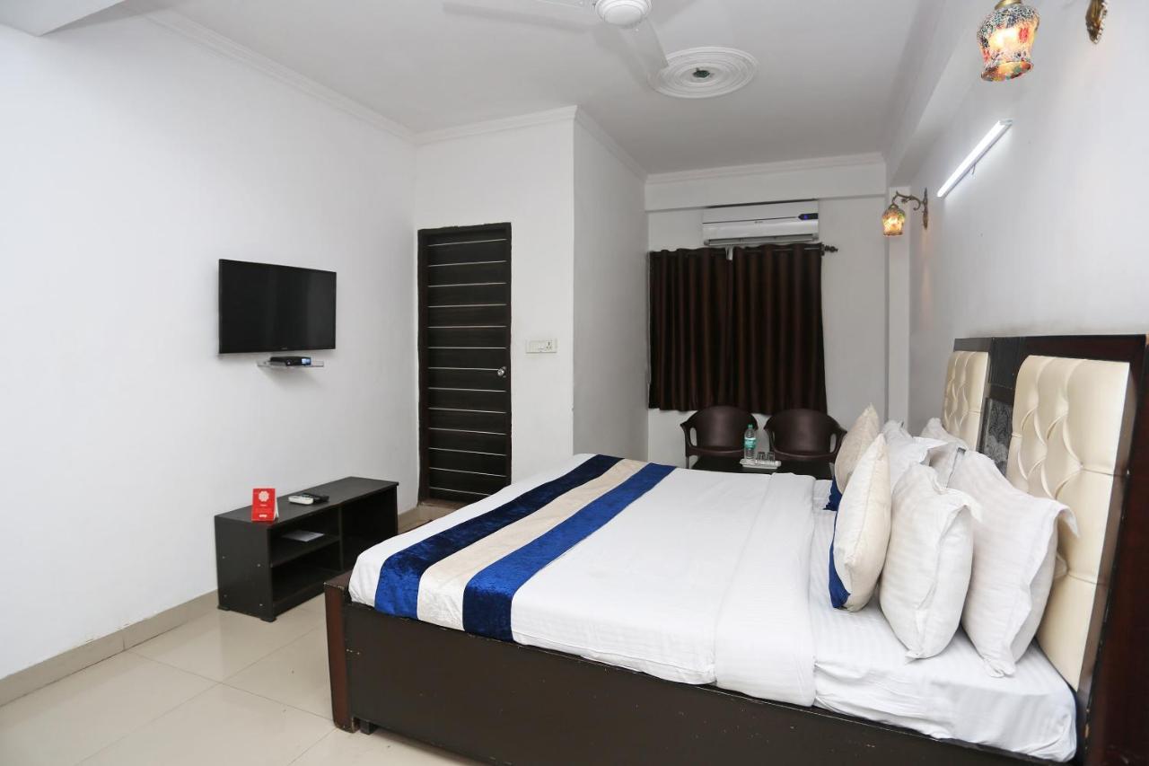 Oyo 8253 Golden Heights Hotel New Delhi Exterior foto