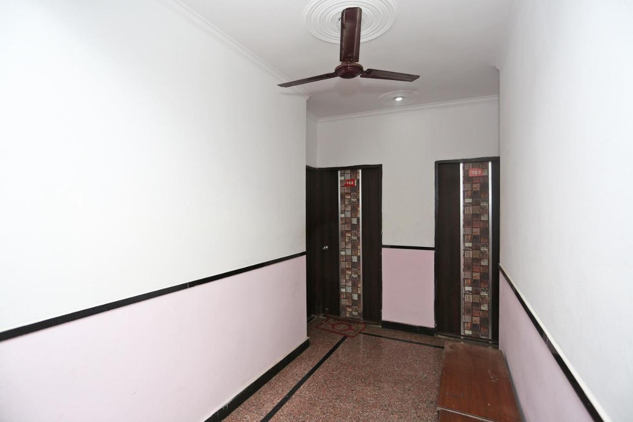 Oyo 8253 Golden Heights Hotel New Delhi Exterior foto