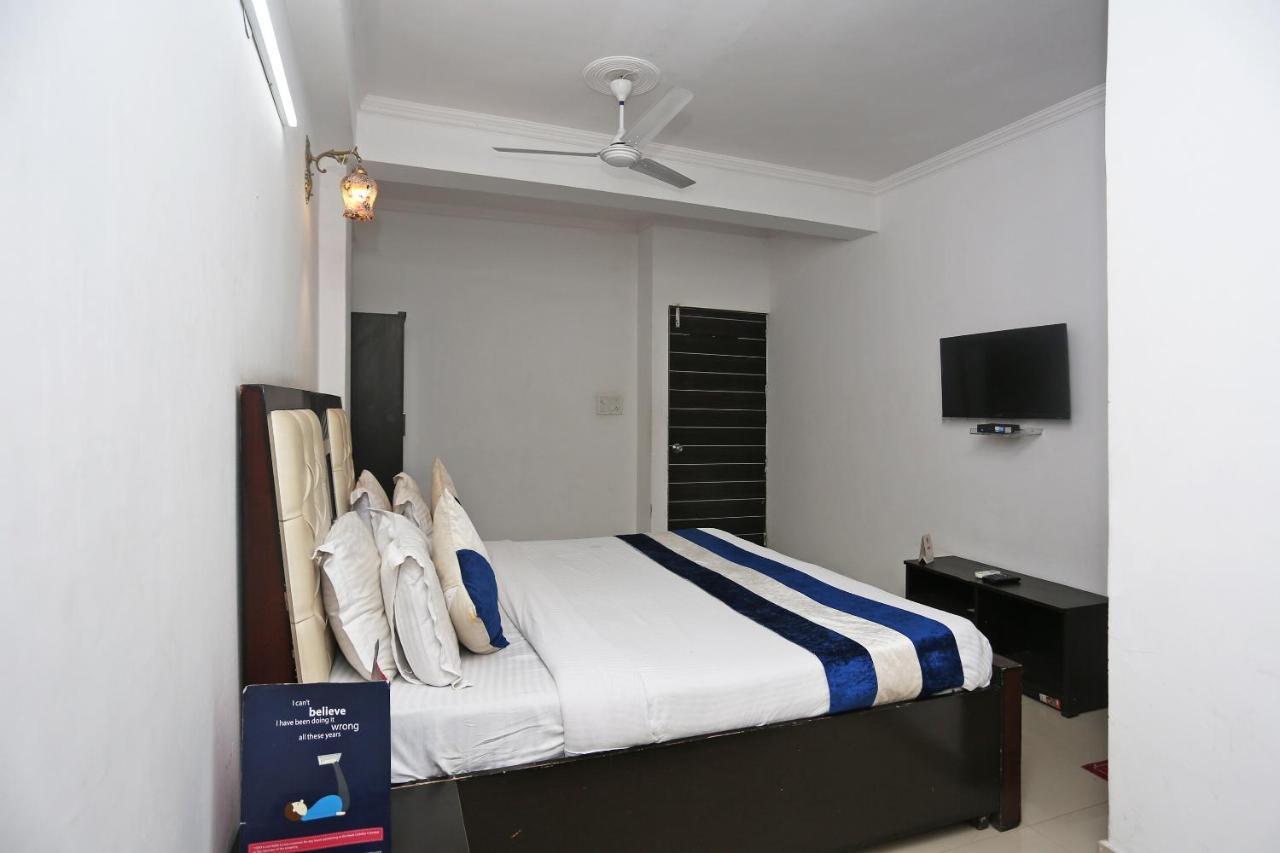 Oyo 8253 Golden Heights Hotel New Delhi Exterior foto