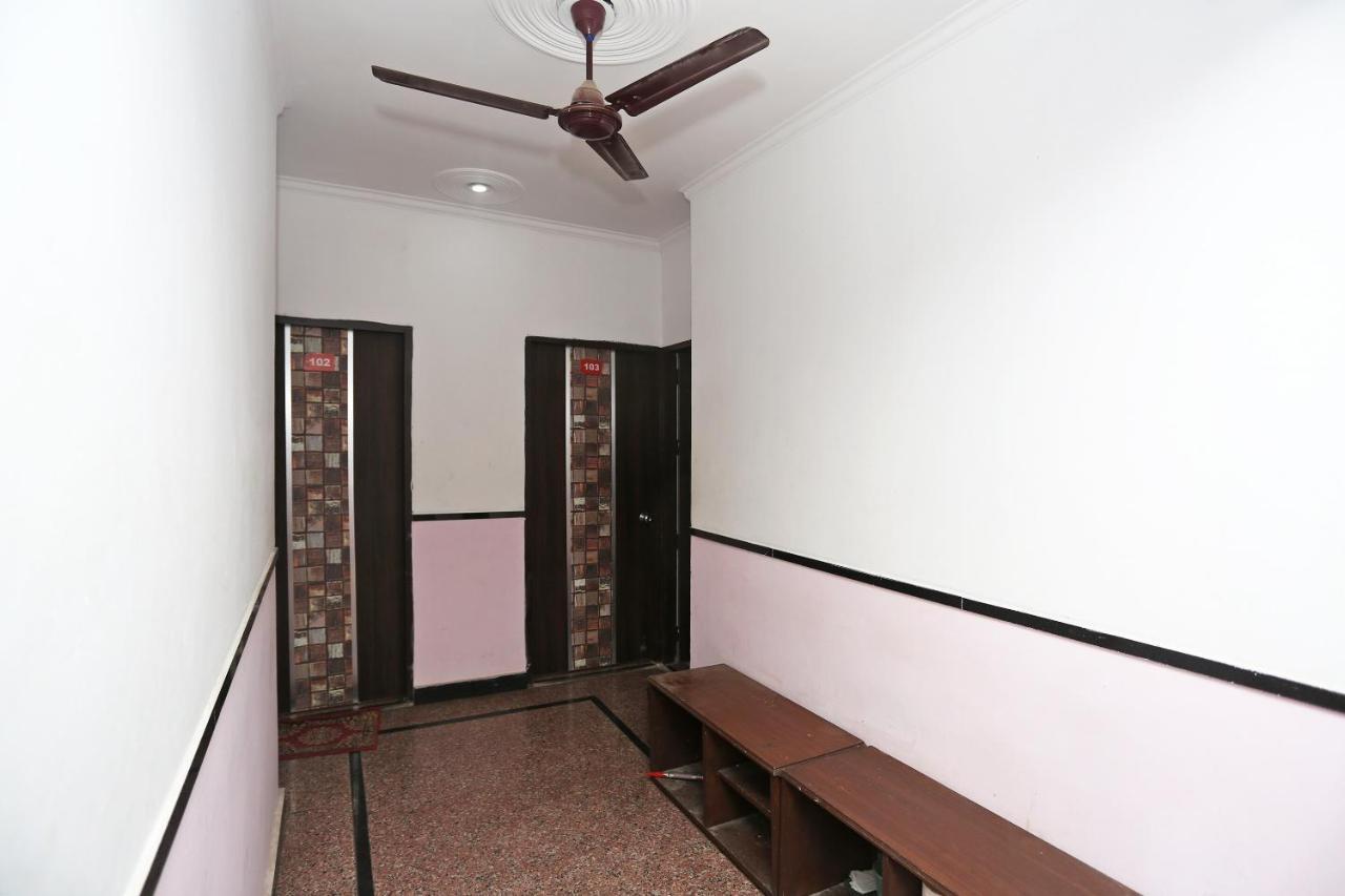 Oyo 8253 Golden Heights Hotel New Delhi Exterior foto