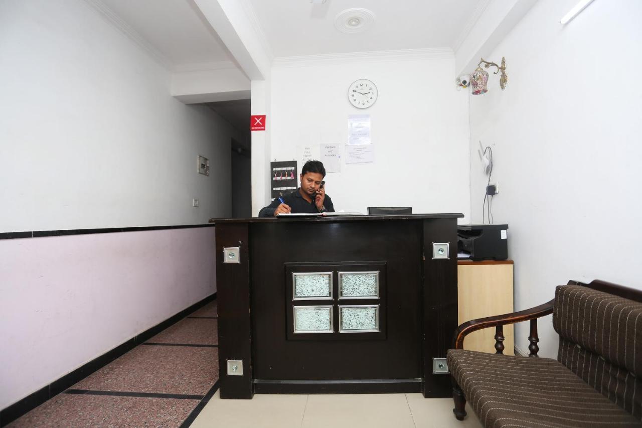 Oyo 8253 Golden Heights Hotel New Delhi Exterior foto