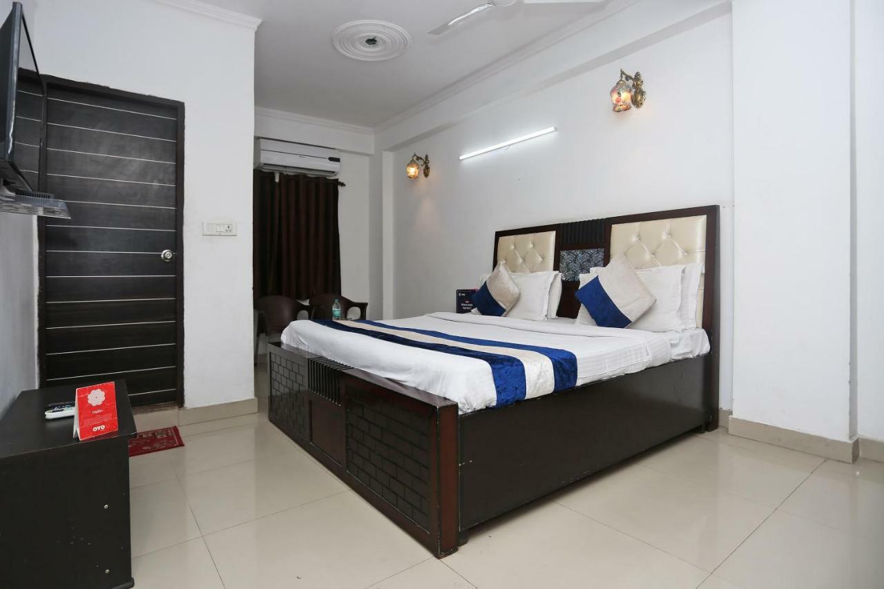 Oyo 8253 Golden Heights Hotel New Delhi Exterior foto