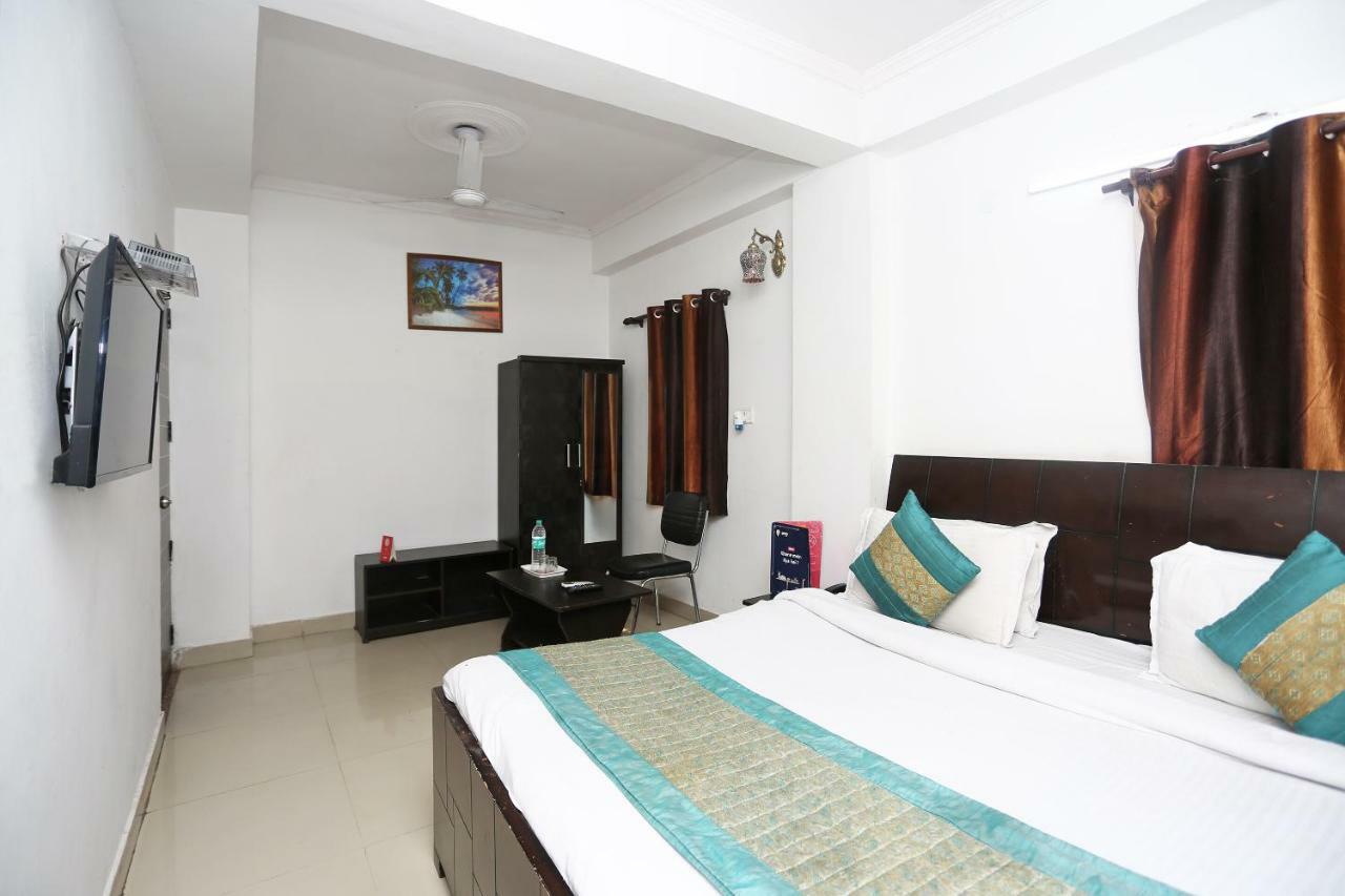 Oyo 8253 Golden Heights Hotel New Delhi Exterior foto
