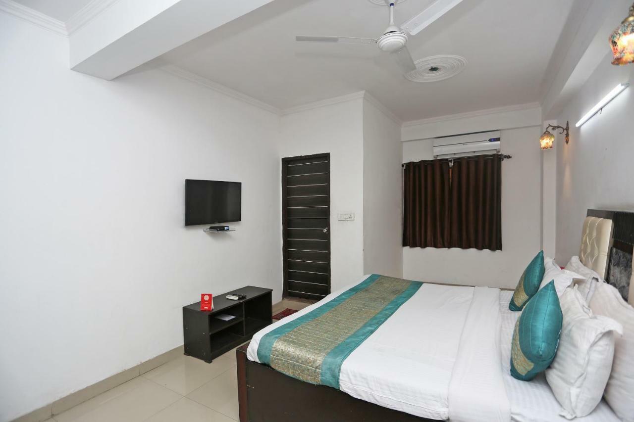 Oyo 8253 Golden Heights Hotel New Delhi Exterior foto
